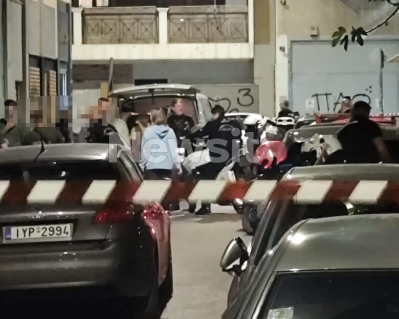 Άγιος Παντελεήμονας: «Βγήκε από την πολυκατοικία με tie wrap στα χέρια και αίματα στο κεφάλι» λένε αυτόπτες μάρτυρες για το θρίλερ με έναν νεκρό και έναν τραυματία