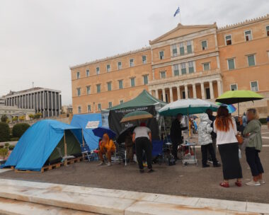 Σκηνές μπροστά από το μνημείο του Αγνώστου Στρατιώτη