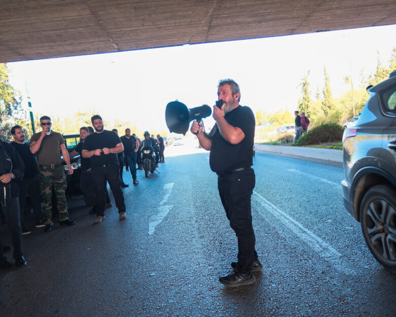 Κρήτη: Αγρότες και κτηνοτρόφοι απέκλεισαν τον ΒΟΑΚ σε Χανιά και Ηράκλειο