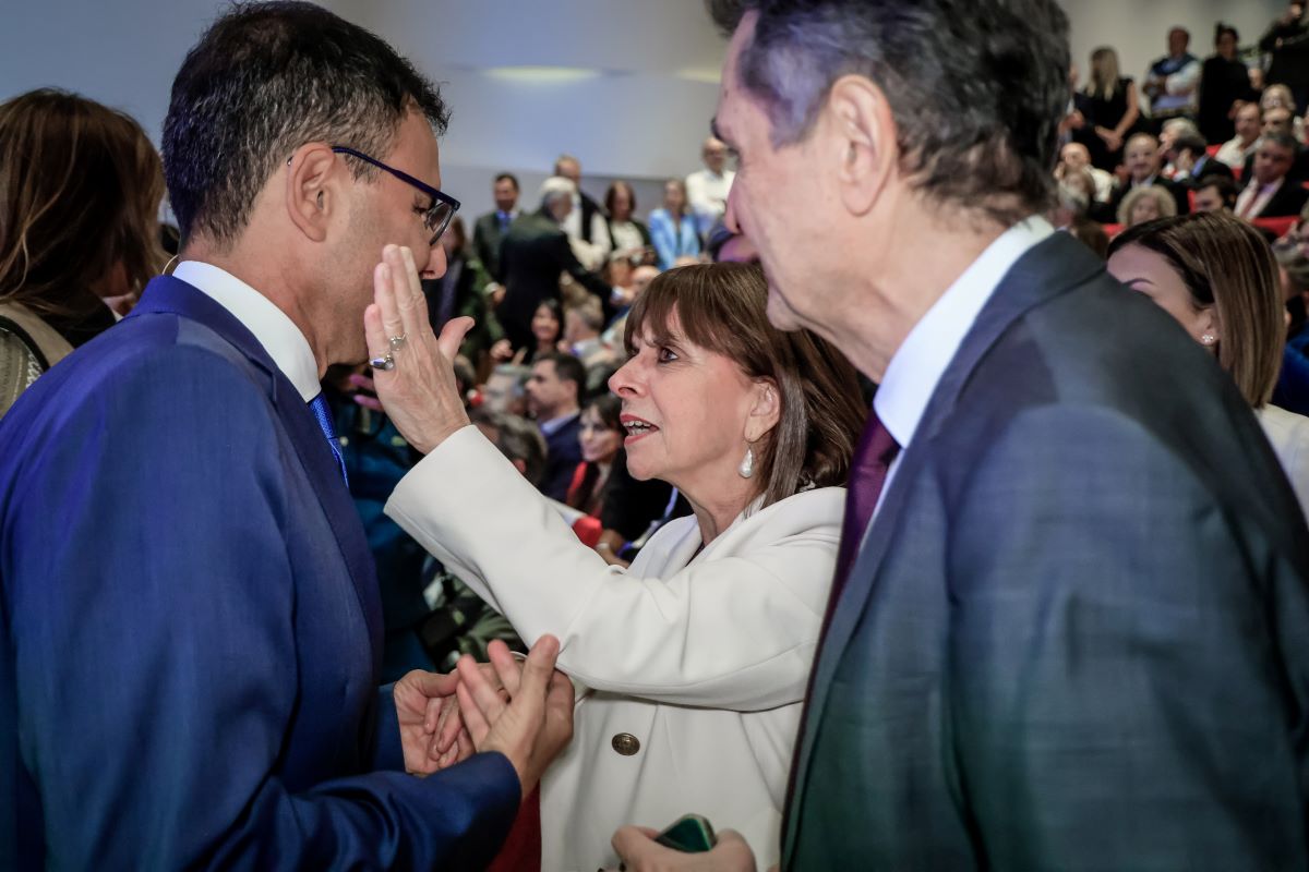 H πρώην Πρόεδρος  της Δημοκρατίας Κατερίνα Σακελλαροπούλου με τον συγγραφέα