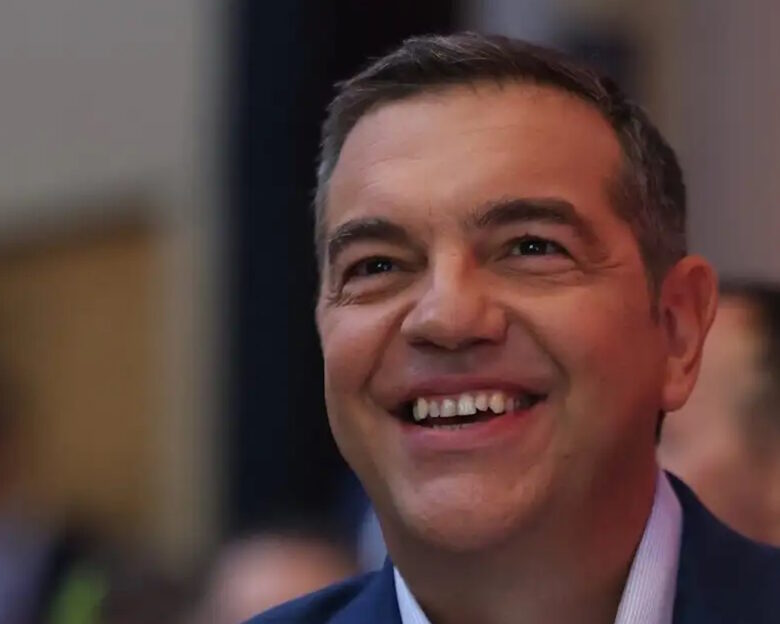Ο Τσίπρας ήπιε μπύρα και συζήτησε με Έλληνες φοιτητές στη Σορβόννη – «Έχουν γνήσια αγωνία για το αύριο της πατρίδας μας»