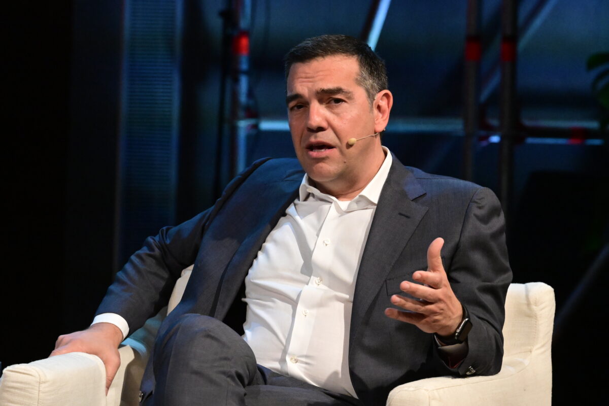 Τα μηνύματα πίσω από τη συνέντευξη Τσίπρα για ΣΥΡΙΖΑ και νέο κόμμα: «Είμαι ελεύθερος να πορευτώ με τους πολλούς»
