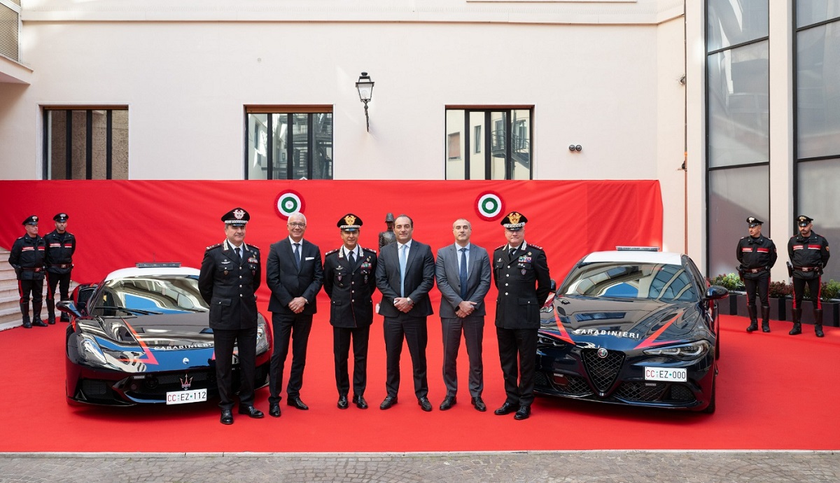 alfa romeo giulia quadrifoglio carabinieri