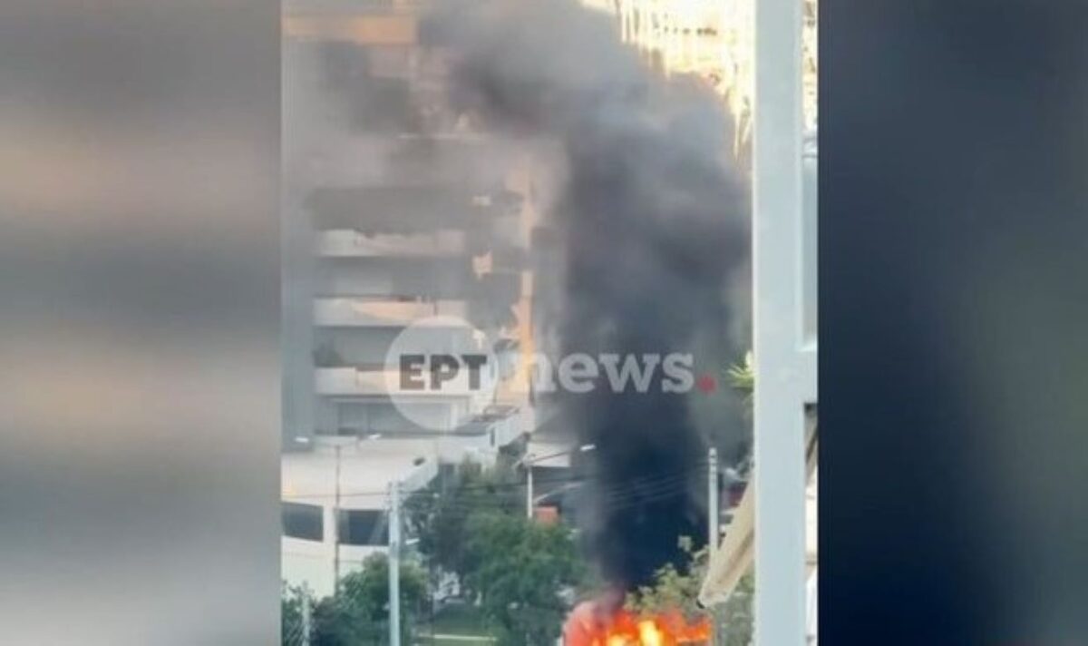 Άλιμος: Στις φλόγες αυτοκίνητο εν κινήσει – Πρόλαβε και το εγκατέλειψε ο οδηγός, «στάχτη» άλλα τρία