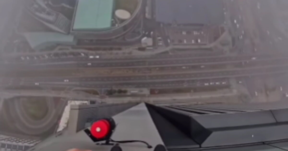 Warsaw: Risking Paratrooper jumps from the tallest EU building and the video is breathtaking