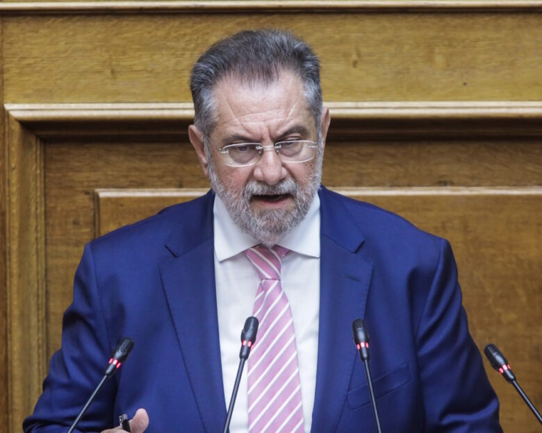 Ο Ανδρέας Παναγιωτόπουλος του ΣΥΡΙΖΑ μίλησε για «ψημένους τριτοκοσμικούς εργάτες που αντέχουν περισσότερο από τους λευκούς»