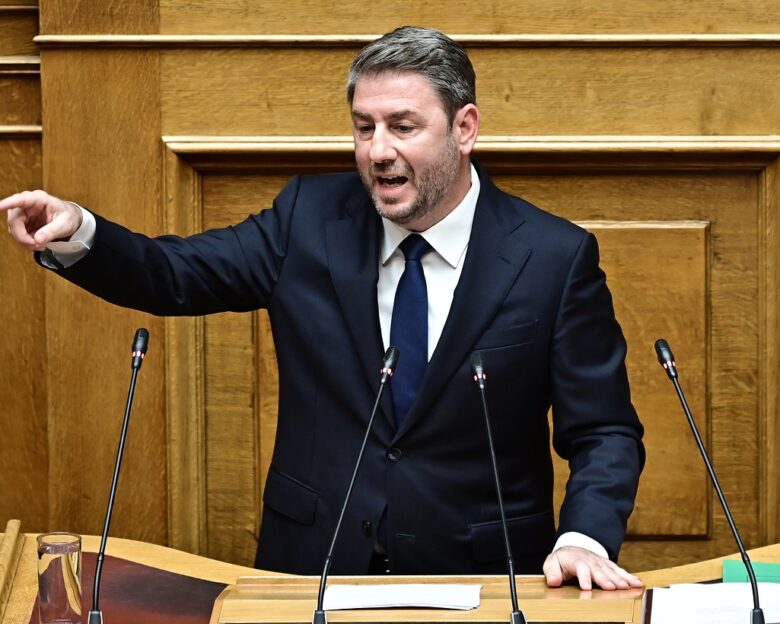 Ανδρουλάκης: «Μας καλείτε να ψηφίσουμε μια τροπολογία για να τραβήξει ο Μητσοτάκης δημόσια το αυτί του Δένδια»