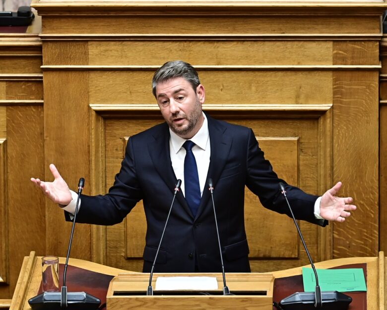 Άγρια κόντρα Μητσοτάκη – Ανδρουλάκη στη Βουλή: «Γίνατε ουρά της Κωνσταντοπούλου» – «Σταματήστε την τοξικότητα και τη διχόνοια»
