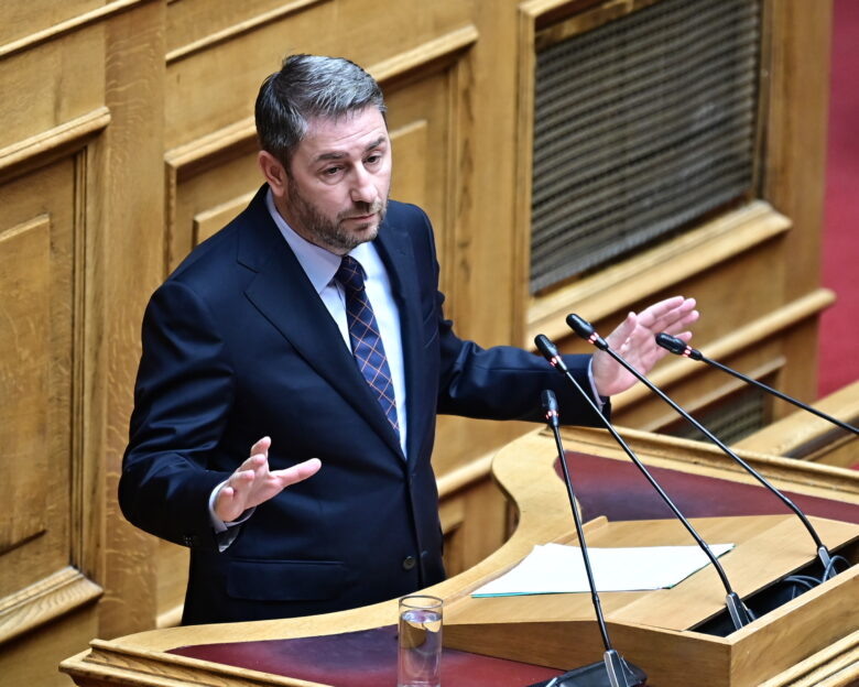 ΠΑΣΟΚ: Ο Νίκος Ανδρουλάκης στρέφεται στα παλιά στελέχη για να αντιμετωπίσει τον Αλέξη Τσίπρα