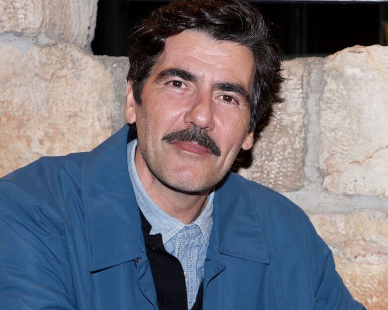 Αντώνης Καρυστινός: «Μου έχει συμβεί να λυγίσω τόσο πολύ που να βάλω τα κλάματα και να πω “δεν τον αντέχω αυτόν τον άνθρωπο”»