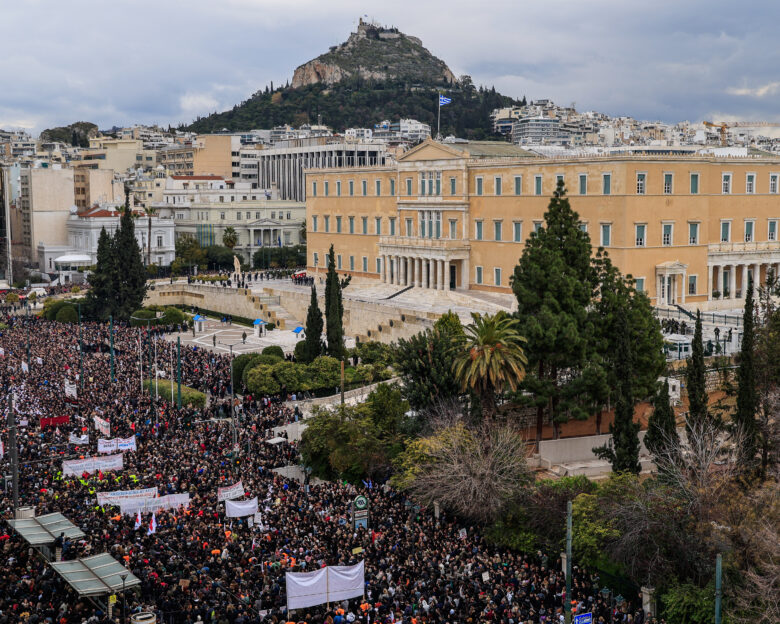 Απεργία 1η Οκτωβρίου: Στους δρόμους οι εργαζόμενοι, συγκεντρώσεις στο κέντρο της Αθήνας – Πώς θα κινηθούν μετρό, τραμ, λεωφορεία