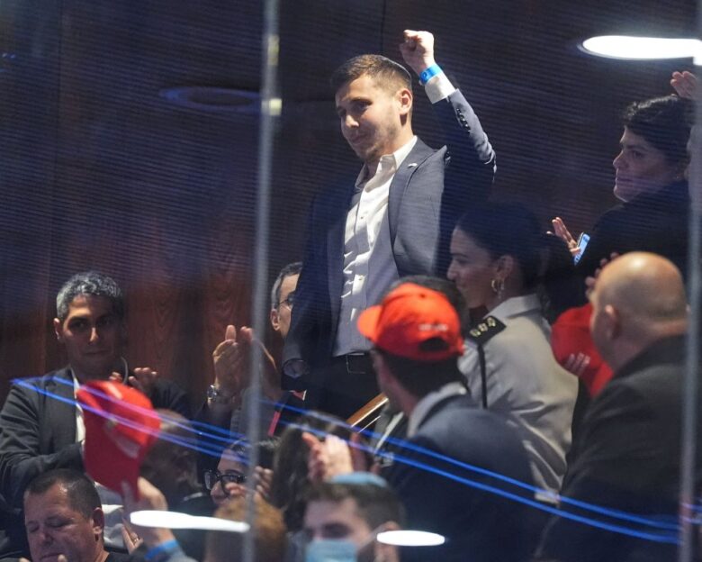 Άρι Σπιτζ: Ο Ισραηλινός στρατιώτης που αποθεώθηκε από τον Νετανιάχου στην Κνεσέτ μπροστά στον Τραμπ – «Είσαι το πνεύμα του Ισραήλ»