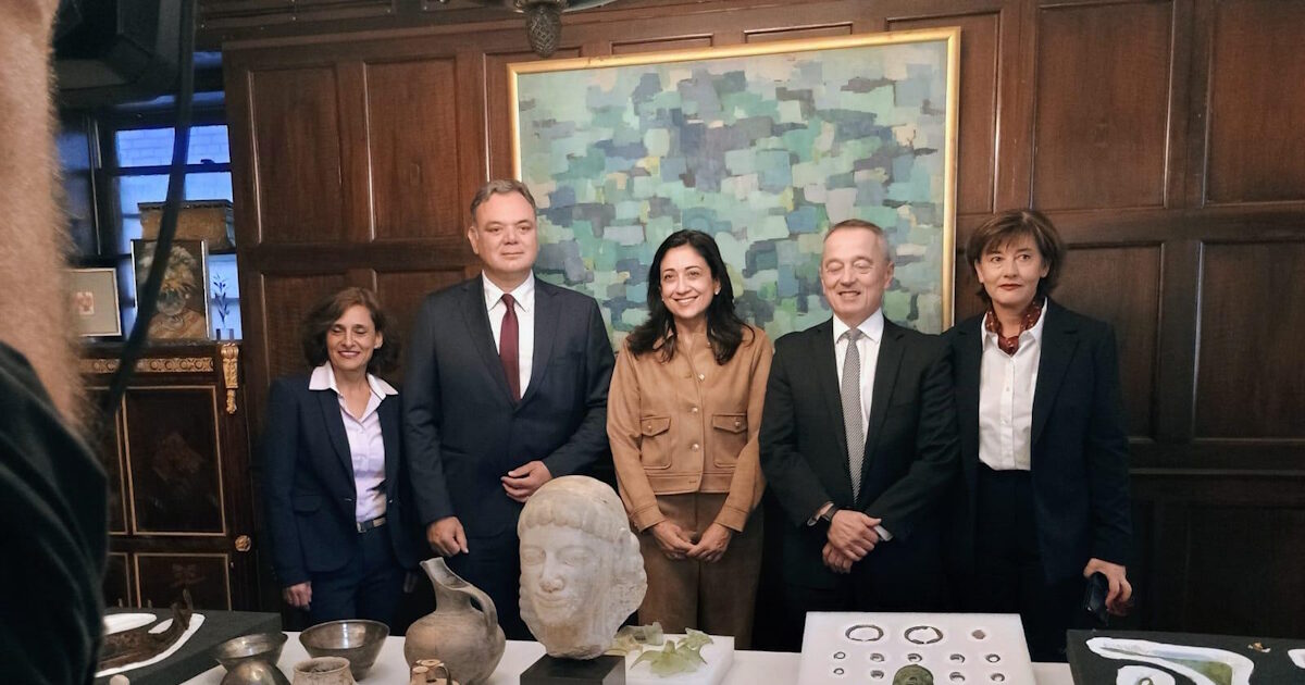 29 antiquities from New York to Greece return – the role of the Greek -American prosecutor, Matthew Bogdanos