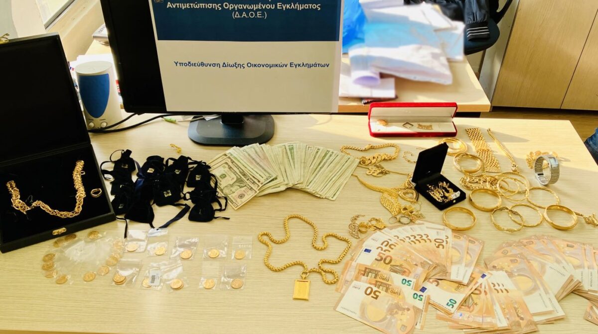 Κύκλωμα «έγδυνε» τον ΕΦΚΑ μέσω εταιρειών παραγωγής ρούχων: Πάνω από 2 εκατ. ευρώ η ζημιά – 6 συλλήψεις
