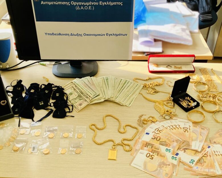 Κύκλωμα «έγδυνε» τον ΕΦΚΑ μέσω εταιρειών παραγωγής ρούχων: Πάνω από 2 εκατ. ευρώ η ζημιά – 6 συλλήψεις