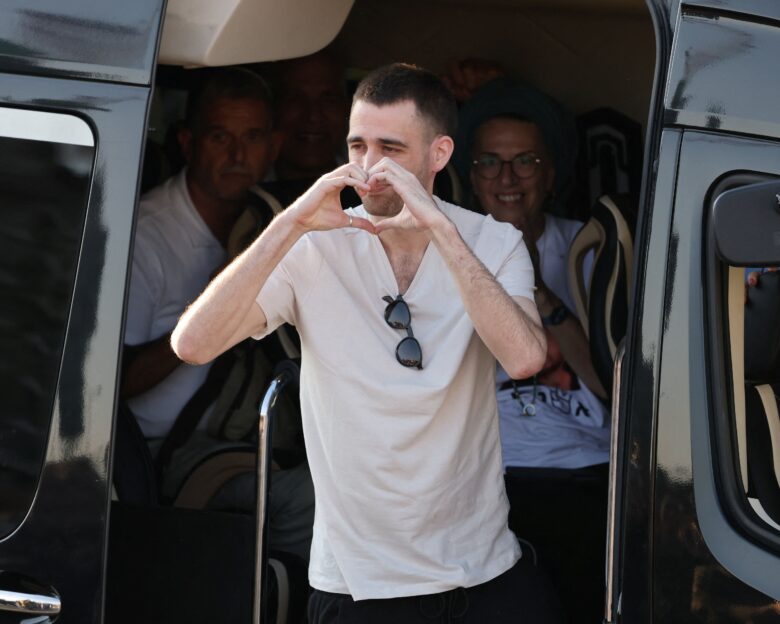 Τρόμος στα τούνελ της Γάζας: Οι πρώην όμηροι της Χαμάς μιλούν για αλυσοδέματα, φρικτά βασανιστήρια και απομόνωση