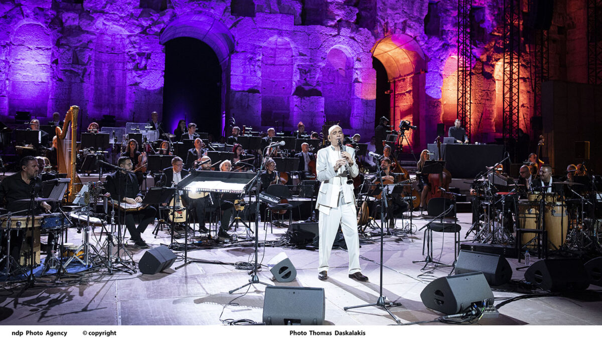 Ο Θανάσης Βασιλόπουλος μάγεψε το κοινό στο Ηρώδειο σε μια μαγική νύχτα