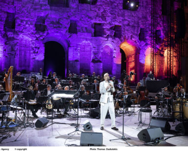 Ο Θανάσης Βασιλόπουλος μάγεψε το κοινό στο Ηρώδειο σε μια μαγική νύχτα
