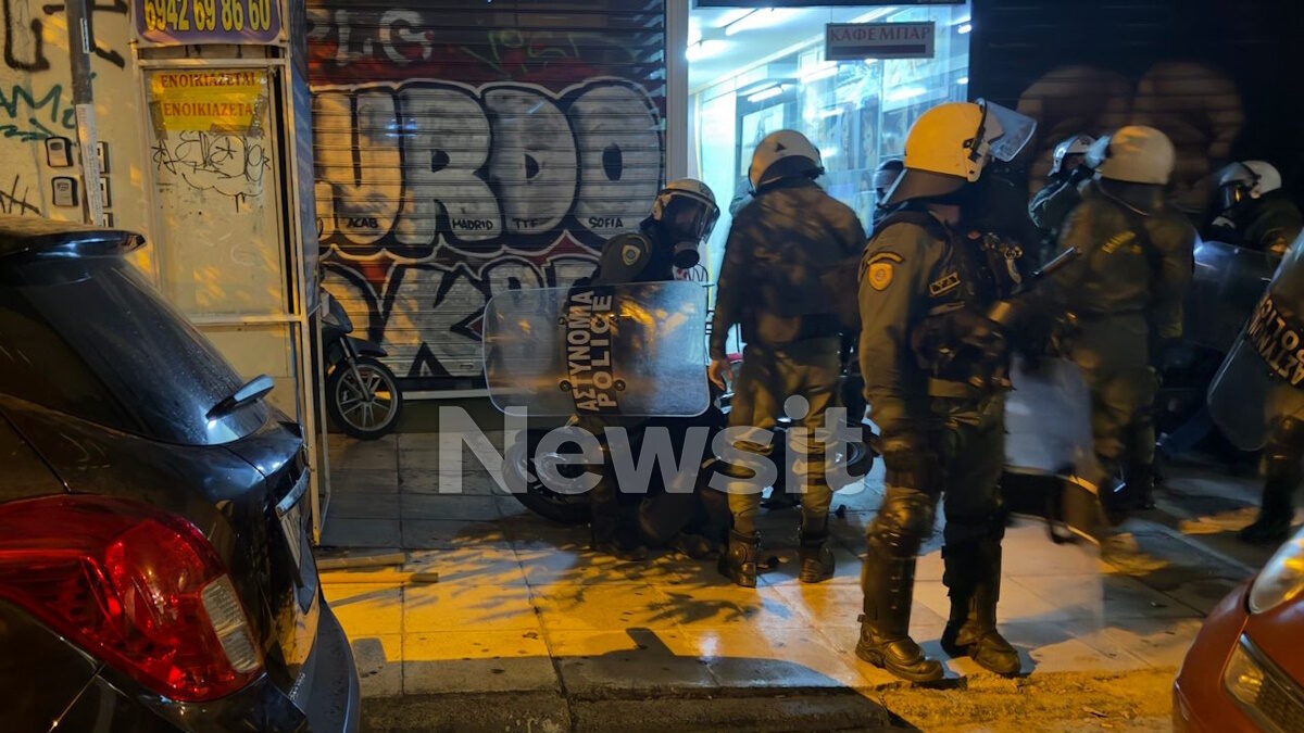 Επεισόδια στην πορεία μνήμης του αναρχικού που σκοτώθηκε από τη βόμβα στους Αμπελόκηπους – 14 προσαγωγές