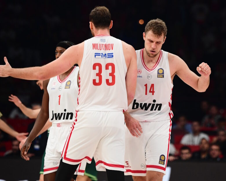 Ολυμπιακός – Παναθηναϊκός ανάλυση: Ο MVP Βεζένκοφ, οι «εκρήξεις» από Σορτς και Τολιόπουλο και η ερυθρόλευκη αντεπίθεση που έκρινε το ντέρμπι
