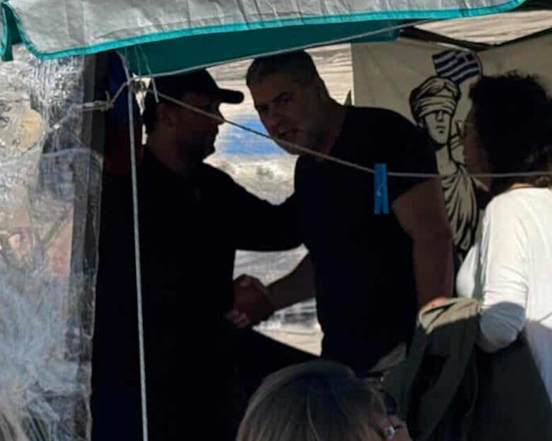 Ο Βασίλης Μπισμπίκης επισκέφθηκε τον Πάνο Ρούτσι στο Σύνταγμα – Τα πρώτα πλάνα
