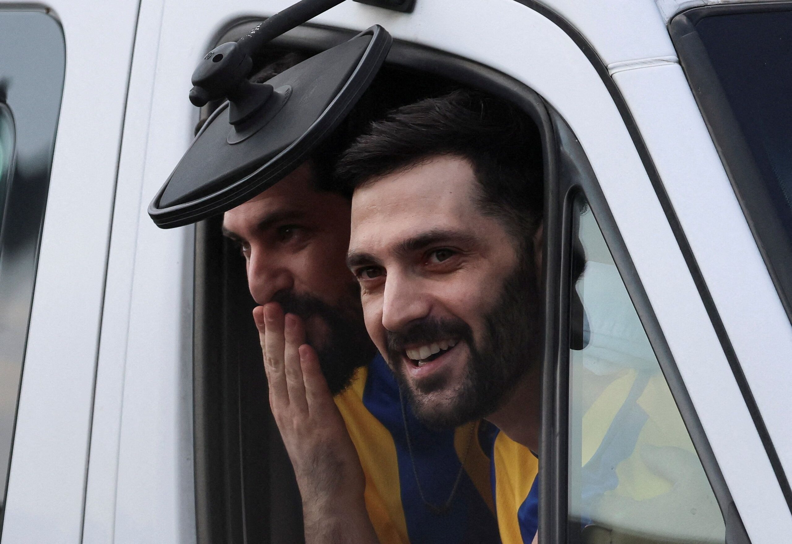 Χαρούμενα τα αδέρφια Gali Berman and Ziv Berman μετά την απελευθέρωσή τους από τη Χαμάς
