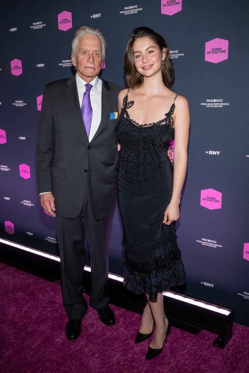 Η 22χρονη κόρη της Κάθριν Ζέτα Τζόουνς και του Μάικλ Ντάγκλας, Κάρις Ζέτα Ντάγκλας