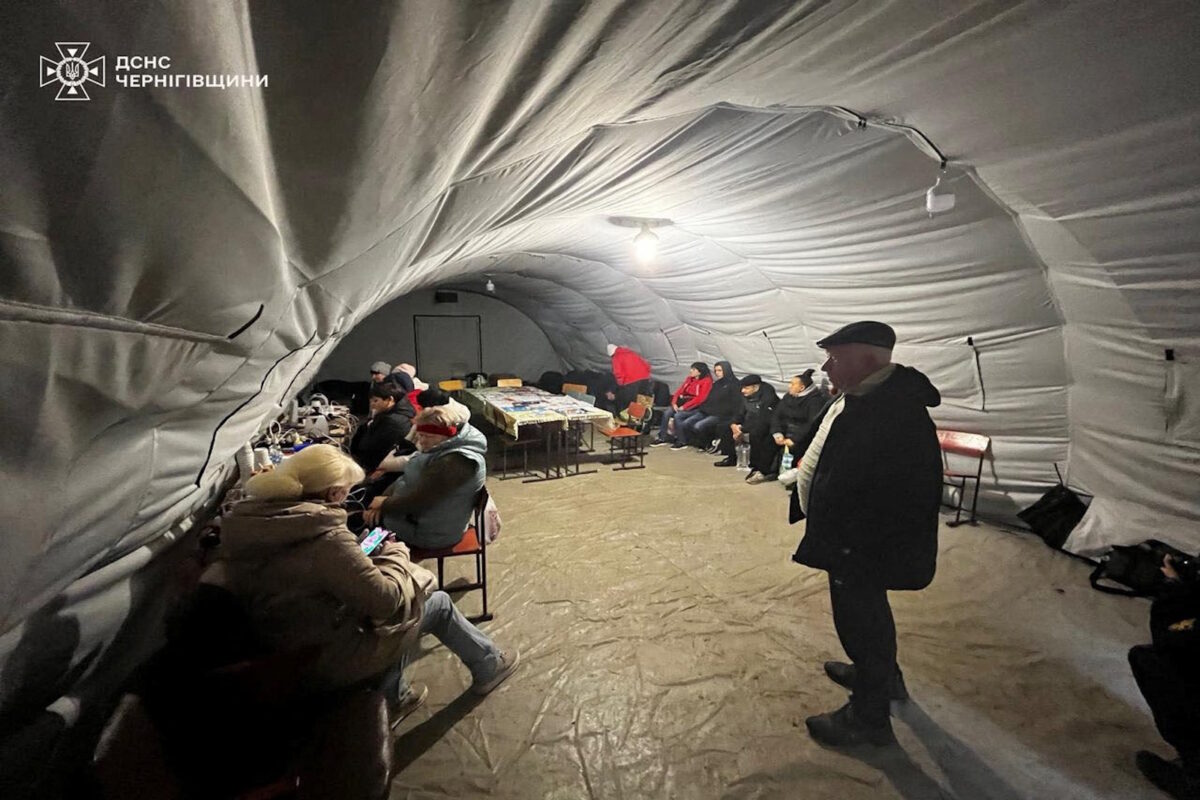 Ουκρανοί σε καταφύγιο μετά την ρωσική επίθεση στο Τσερνίχιβ