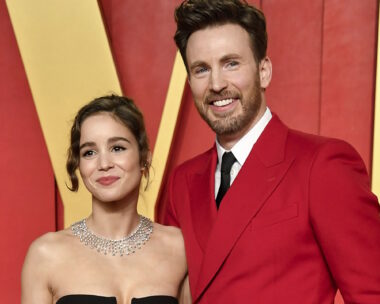 Ο Κρις Έβανς και η Άλμπα Μπαπτίστα