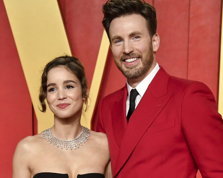 O Κρις Έβανς έγινε πατέρας για πρώτη φορά – Η Άλμπα Μπαπτίστα γέννησε ένα υγιέστατο κοριτσάκι