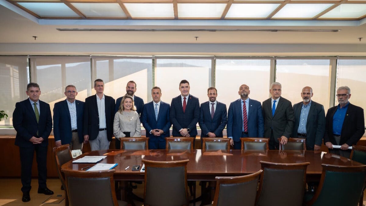 H Coca-Cola Τρία Έψιλον αναλαμβάνει την αποκατάσταση των πυρόπληκτων περιοχών στην Αχαΐα με δωρεά €1 εκατ. από το Ίδρυμα Coca-Cola HBC