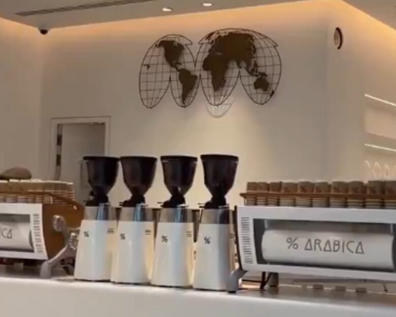 Ντουμπάι: 980 δολάρια το φλιτζάνι ο ακριβότερος καφές στον κόσμο – Φτιάχνεται από σπόρους που πωλούνται σε τιμές χρυσού