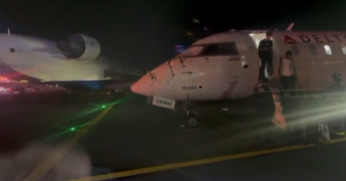 New York: Delta Airlines aircraft collision at Laguardia Airport – one wing of one hit each other’s cockpit