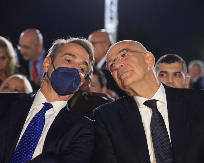 Μητσοτάκης και Δένδιας στέλνουν μήνυμα ενότητας και ετοιμάζουν αλλαγές στον Άγνωστο Στρατιώτη – Προκήρυξη διαγωνισμού για την ανάδειξη του Μνημείου