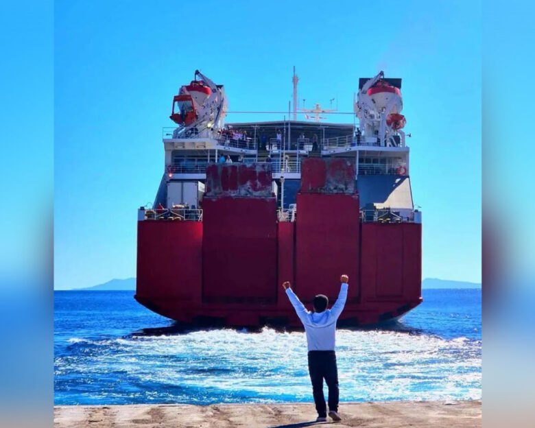 Παρέλαση 28ης Οκτωβρίου: Η φωτογραφία της χρονιάς από την Σίκινο – Ο συγκλονιστικός αποχαιρετισμός του δημάρχου