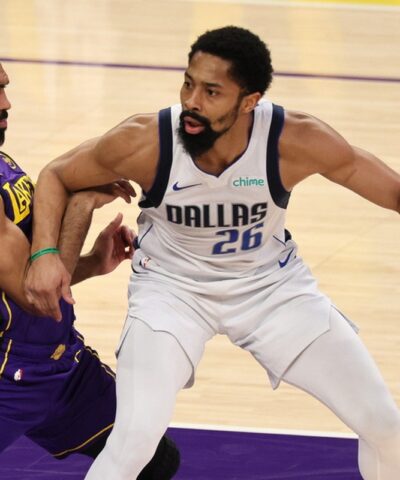 Ο Ντίνγουιντι σε αγώνα του NBA EPA