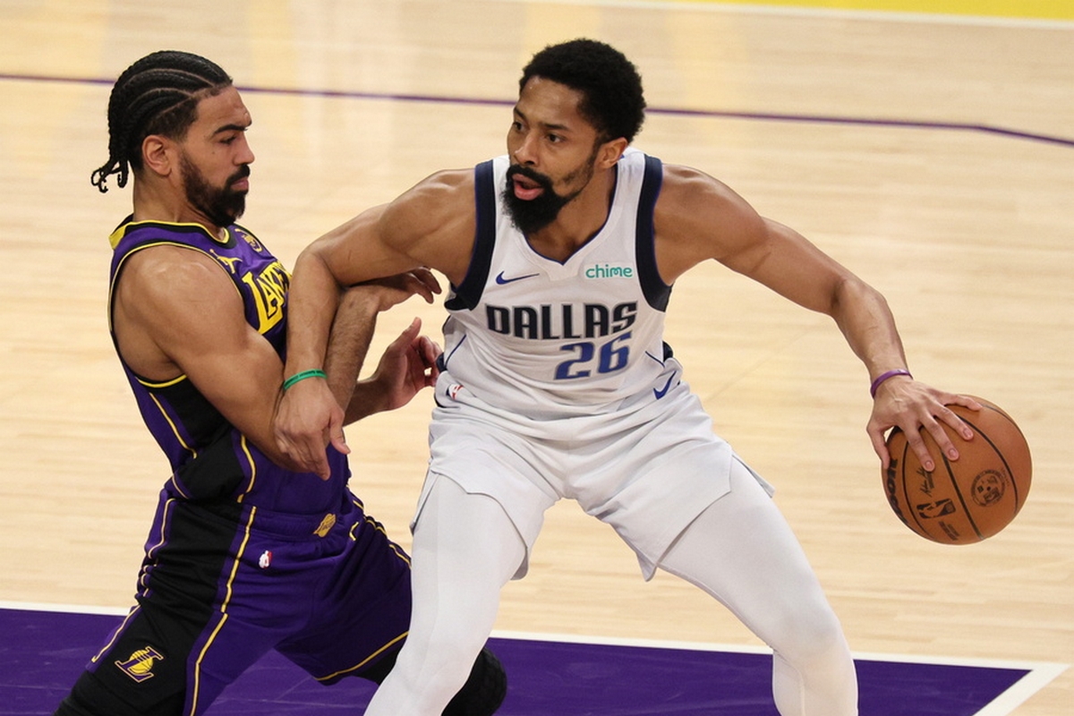 Ο Ντίνγουιντι σε αγώνα του NBA EPA