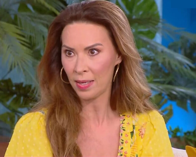 Δώρα Χρυσικού: «Ως στρέιτ γυναίκα, που πλέον δεν έχω μήτρα, αντιμετωπίζω τον χλευασμό»
