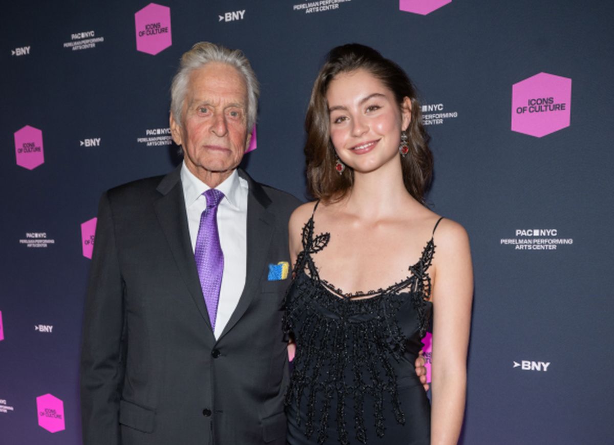 Η 22χρονη κόρη της Κάθριν Ζέτα Τζόουνς και του Μάικλ Ντάγκλας, Κάρις Ζέτα Ντάγκλας