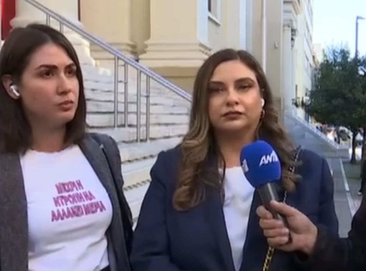 Η Έλενα Κρεμλίδου με τη δικηγόρο της