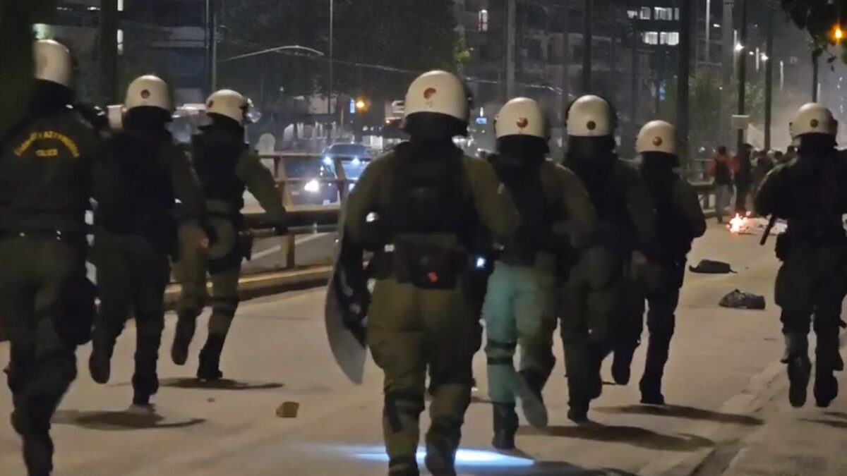 Επεισόδια έξω από την ισραηλινή πρεσβεία την ώρα της πορείας για την Παλαιστίνη