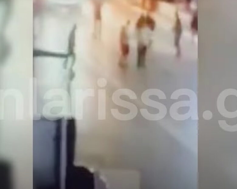 Περιστέρι: Βίντεο ντοκουμέντο από την επίθεση που δέχτηκαν οπαδοί της ΑΕΛ – Χτύπησαν αυτοκίνητα με καδρόνια
