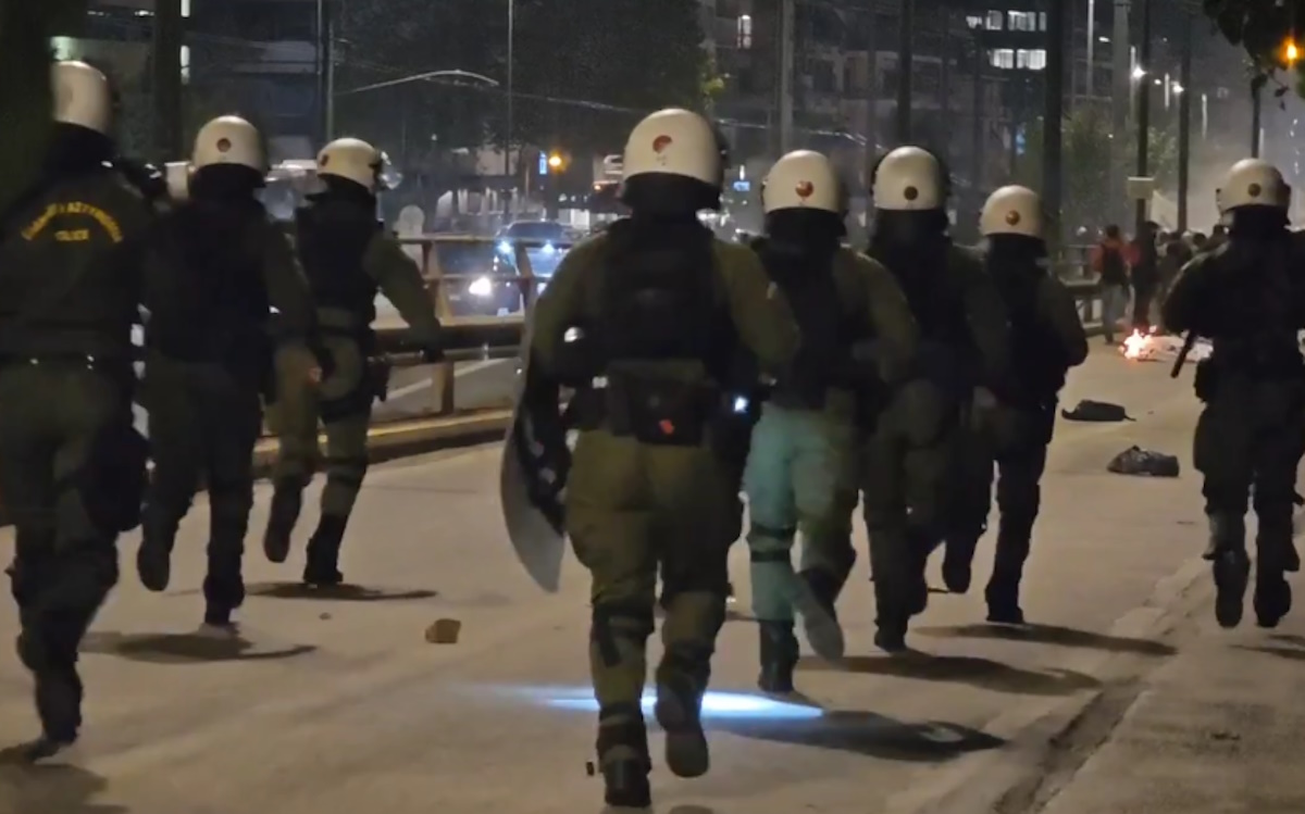 Επεισόδια έξω από την ισραηλινή πρεσβεία την ώρα της πορείας για την Παλαιστίνη