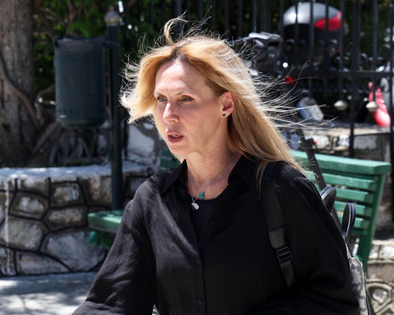 Εβελίνα Παπούλια: «Είχε γίνει μια ολόκληρη ιστορία μέχρι να μπορέσω να είμαι στους Δυο Ξένους»