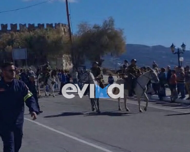 Κάρυστος: Εντυπωσιάζει η παρέλαση, με τα άλογα του Ιππικού Συλλόγου «Φίλιπποι» να κλέβουν την παράσταση