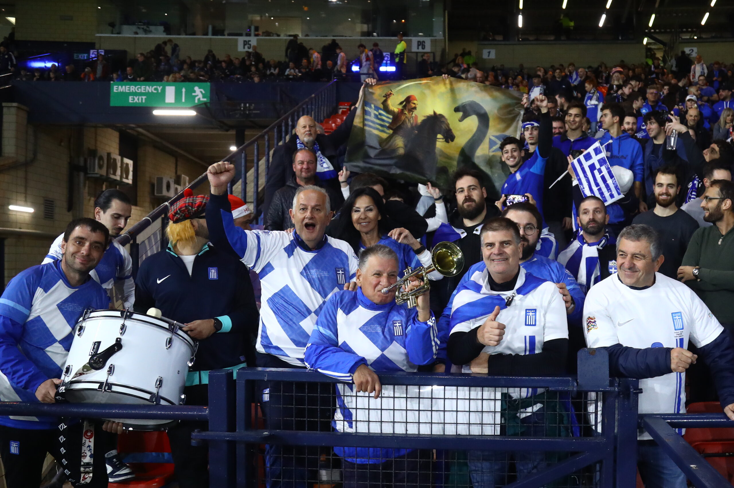 Οι Έλλνες φίλαθλοι στην Σκωτία(ΜΑΡΚΟΣ ΧΟΥΖΟΥΡΗΣ / EUROKINISSI)