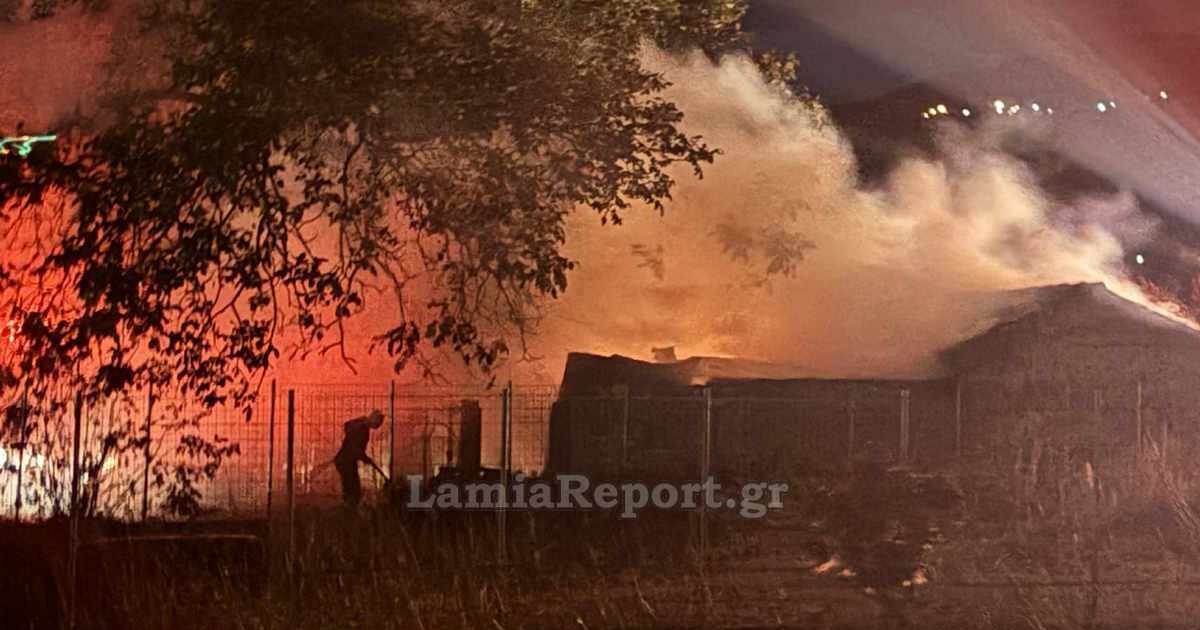 Fthiotida: Fire in Warehouse in Makrakomi – Photos from burnt installations