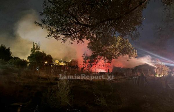 Fire in warehouse in Makrakomi