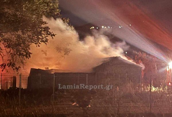 Fire in warehouse in Makrakomi