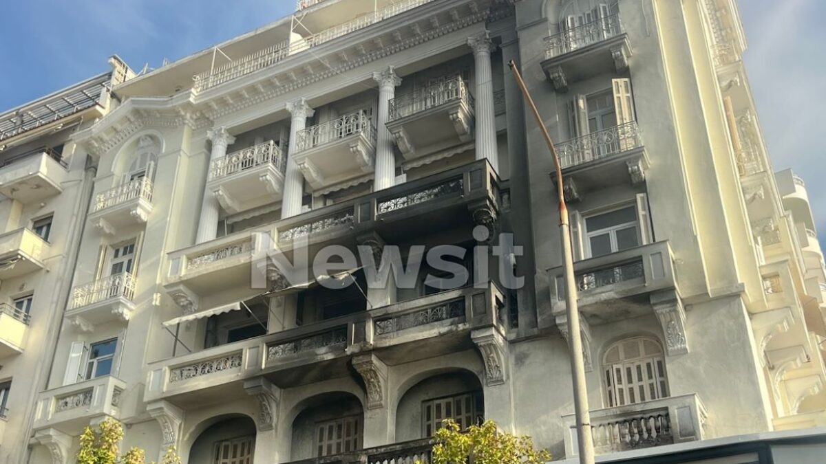 Η πρόσοψη του κτιρίου στη Θεσσαλονίκη μετά τη φωτιά